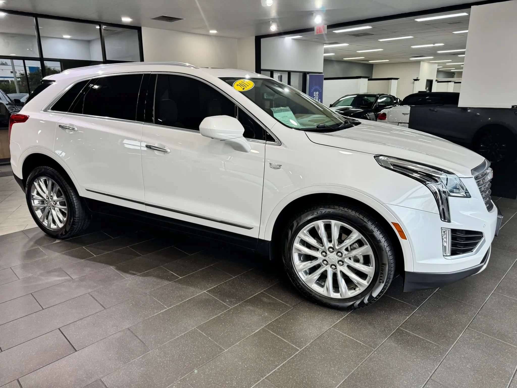 Used 2017 Cadillac XT5 Platinum AWD/4WD image 6