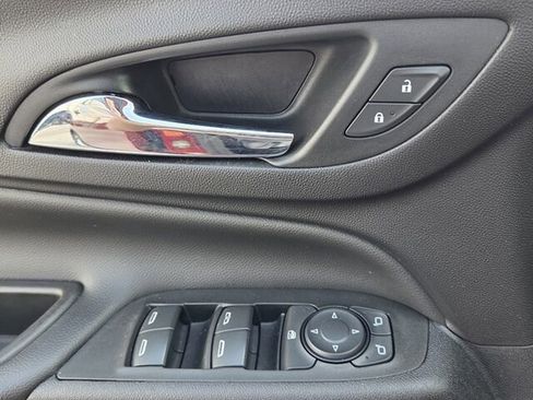 Used 2021 Chevrolet Equinox LT image 16