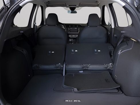 Used 2024 Nissan Kicks S image 10