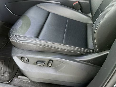 Used 2023 Volkswagen Atlas Cross Sport SE FWD image 9