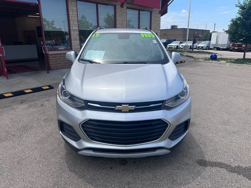 Used 2019 Chevrolet Trax LT w/ LT Convenience Package FWD image 2