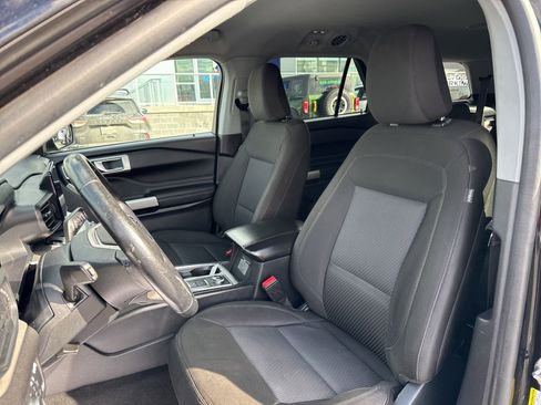 Used 2022 Ford Explorer XLT w/ Class IV Trailer Tow Package image 2