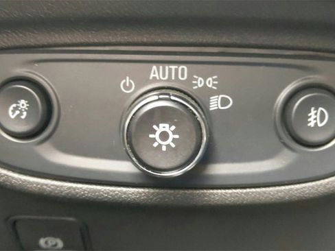 Used 2024 GMC Terrain SLT image 28