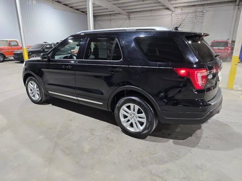 Used 2018 Ford Explorer XLT w/ Equipment Group 202A image 7