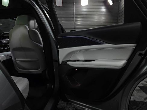 Used 2024 Cadillac Lyriq Sport image 36