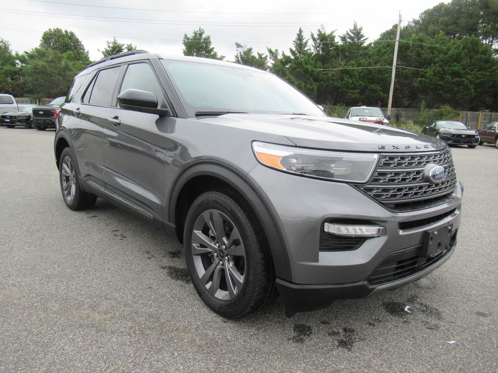 Used 2022 Ford Explorer XLT w/ Equipment Group 202A AWD/4WD image 3