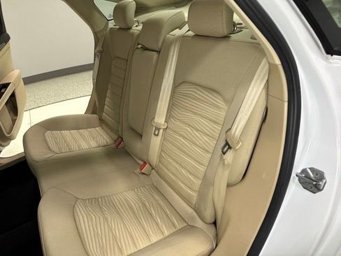 Used 2016 Ford Fusion SE FWD image 19