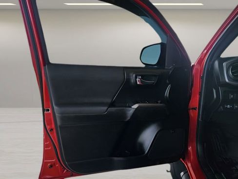 Used 2022 Toyota Tacoma TRD Sport w/ TRD Premium Sport Package RWD image 11