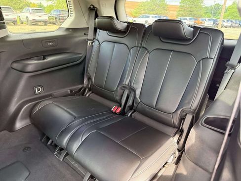 Used 2022 Jeep Grand Cherokee L Limited AWD/4WD image 11