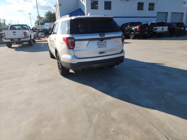 Used 2017 Ford Explorer XLT w/ Equipment Group 202A FWD image 16