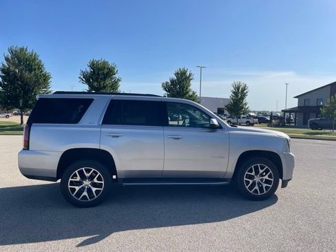 Used 2017 GMC Yukon SLT AWD/4WD image 2