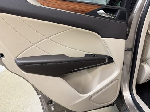 Used 2018 Lincoln MKC Select w/ Select Plus Package image 15