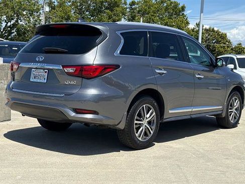 Used 2017 INFINITI QX60 Luxe w/ Premium Plus Package AWD/4WD image 3