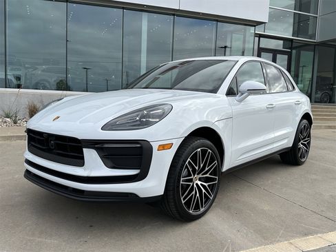 New 2026 Porsche Macan image 1