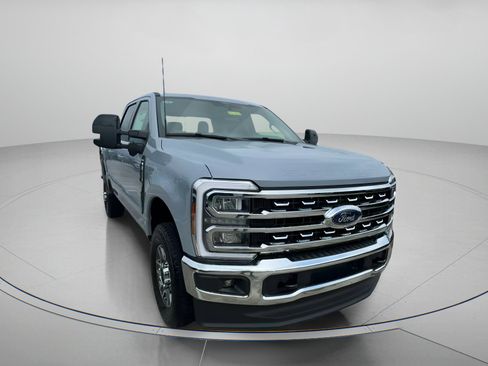 New 2026 Ford F250 Lariat w/ FX4 Off-Road Package image 4