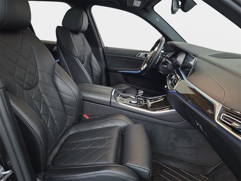 Used 2023 BMW X5 xDrive45e image 11