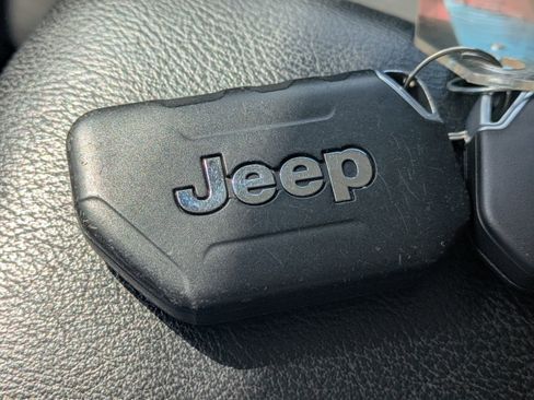 Used 2021 Jeep Wrangler Unlimited Sport image 27