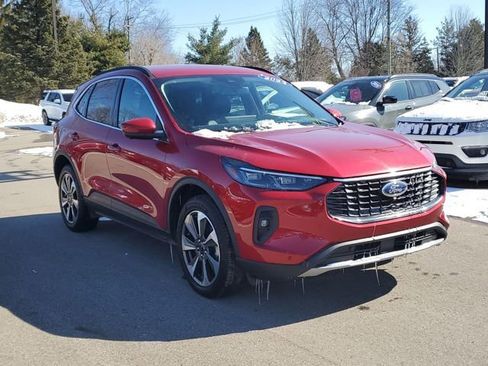 Used 2024 Ford Escape Platinum image 2