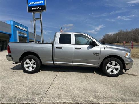 Used 2024 RAM 1500 Classic SLT image 3
