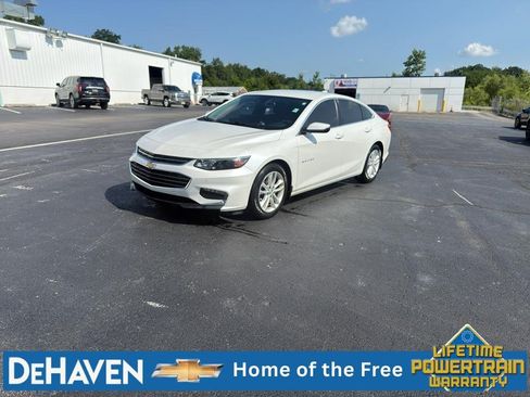 Used 2017 Chevrolet Malibu LT w/ Driver Confidence Package FWD image 2