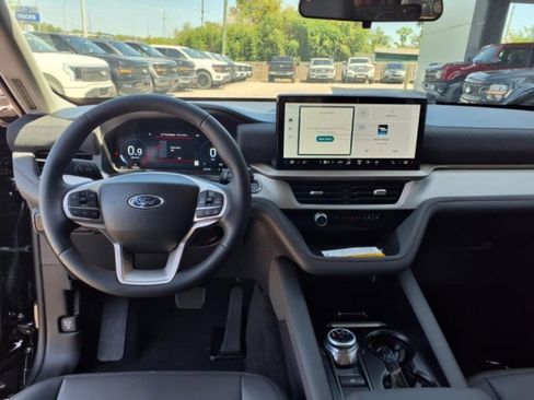 New 2025 Ford Explorer Active w/ Active Comfort Package RWD image 10