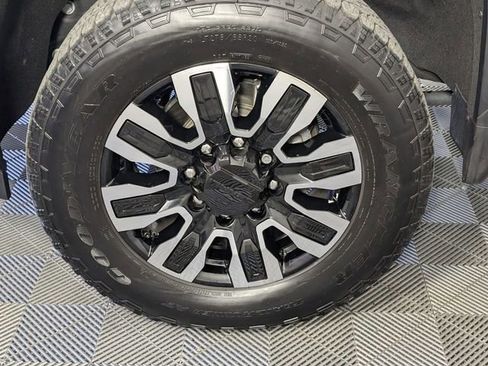 Used 2025 GMC Sierra 2500 Denali Ultimate image 8