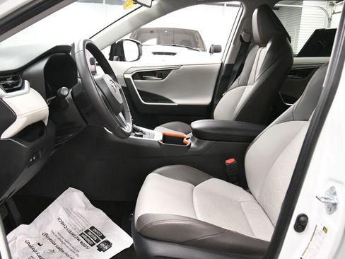 Used 2026 Toyota Corolla Cross L AWD/4WD image 10