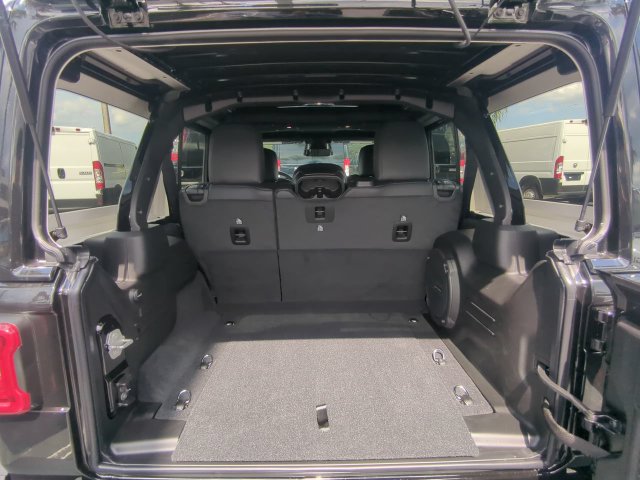 New 2026 Jeep Wrangler Unlimited Sahara AWD/4WD image 14