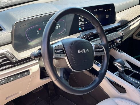 Used 2024 Kia Telluride EX w/ EX Captain's Chair Package AWD/4WD image 11