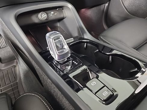 Certified 2023 Volvo XC40 B5 Ultimate w/ Climate Package AWD/4WD image 24