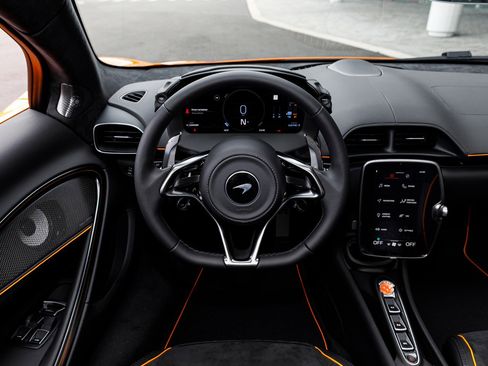 Used 2026 McLaren Artura Vision image 28