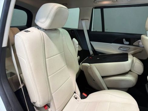 Used 2022 Mercedes-Benz GLS 450 4MATIC image 31