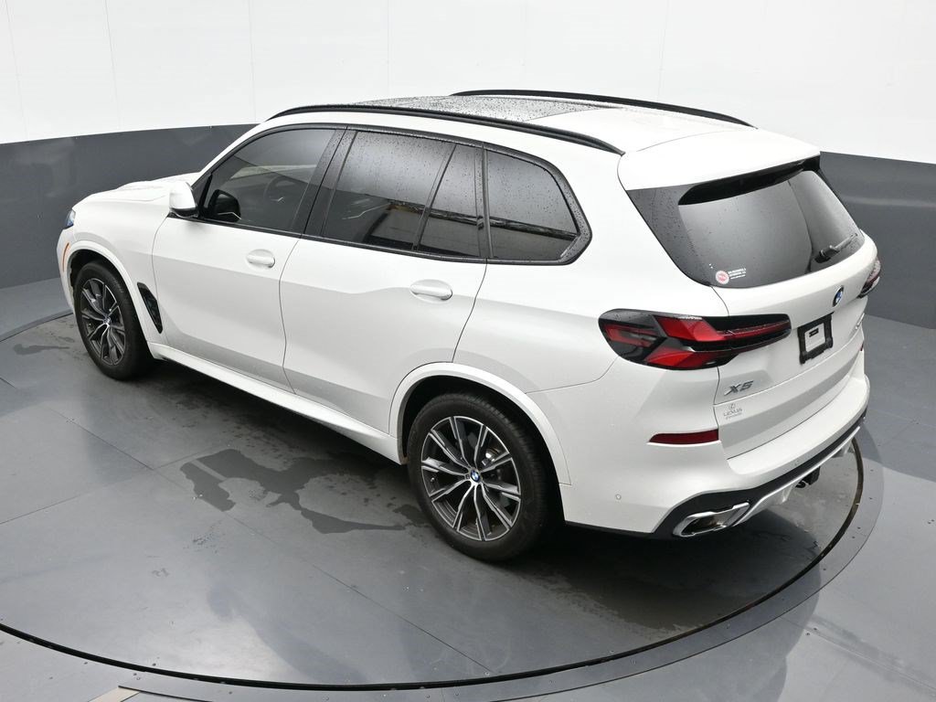 Used 2025 BMW X5 xDrive40i w/ M Sport Package AWD/4WD image 53