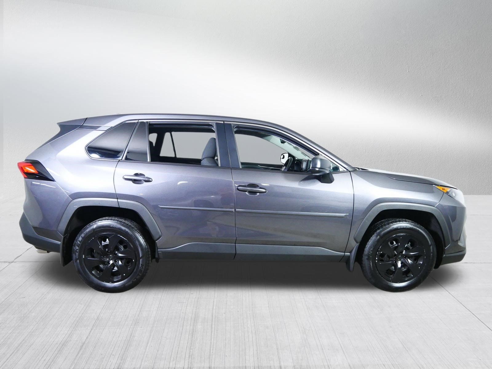 Used 2022 Toyota RAV4 LE AWD/4WD image 8