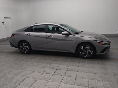 Used 2025 Hyundai Elantra SEL FWD image 11