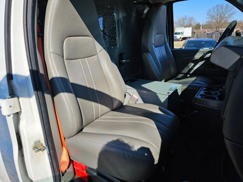 Used 2014 Chevrolet Express 2500 w/ Cold Climate Package image 9