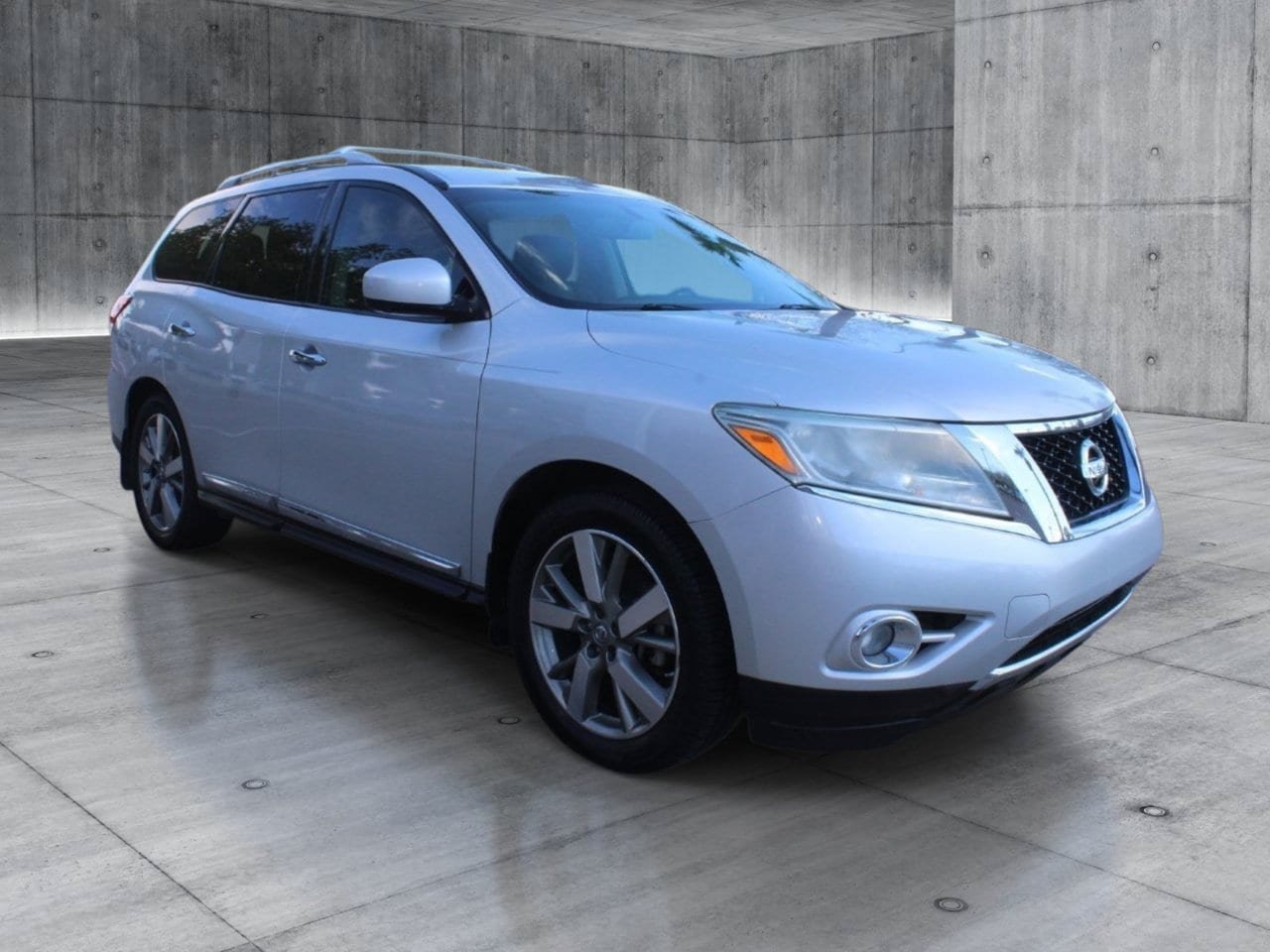 Used 2014 Nissan Pathfinder Platinum w/ Platinum Premium Package AWD/4WD image 8