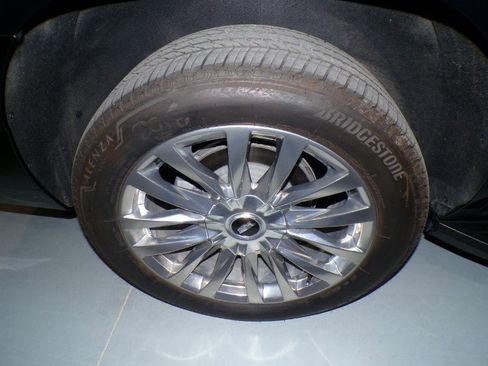 Used 2021 Cadillac Escalade Premium Luxury w/ Driver Assist Tech Package image 24