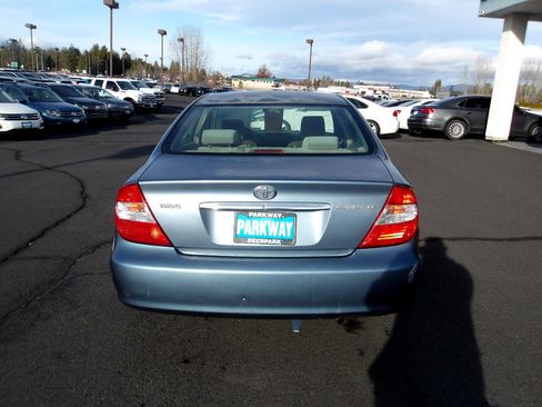 Used 2004 Toyota Camry LE image 4
