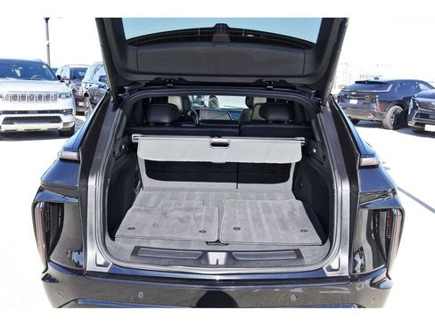 Used 2025 Cadillac Lyriq Sport image 28