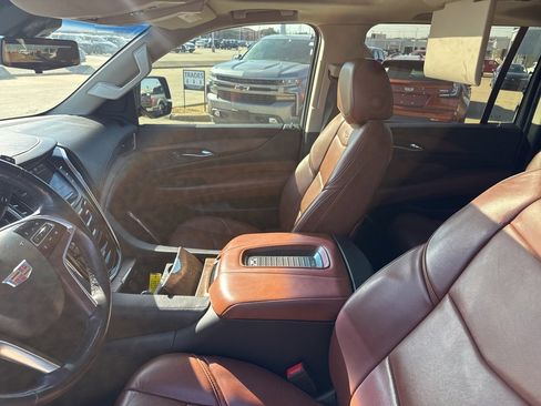 Used 2019 Cadillac Escalade ESV Luxury image 36