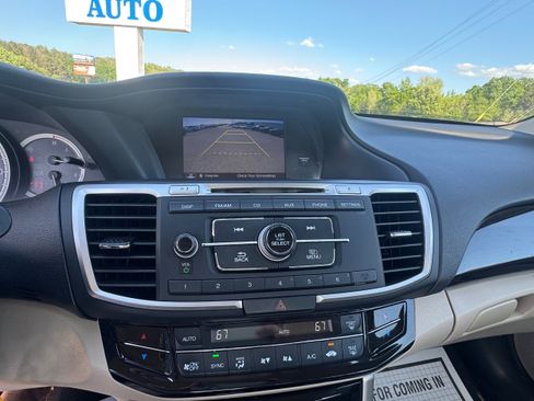 Used 2017 Honda Accord LX image 15