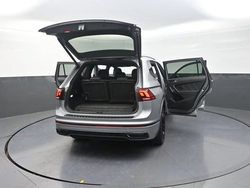 Used 2024 Volkswagen Tiguan SE R-Line FWD image 37