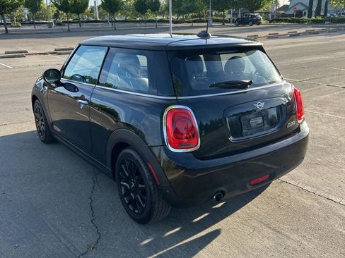 Used 2019 MINI Cooper 2-Door Hardtop image 4
