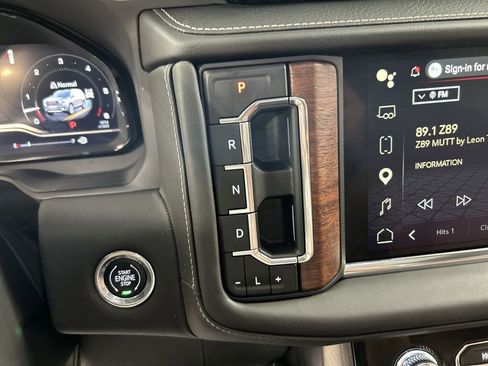 Used 2023 GMC Yukon Denali Ultimate AWD/4WD image 17