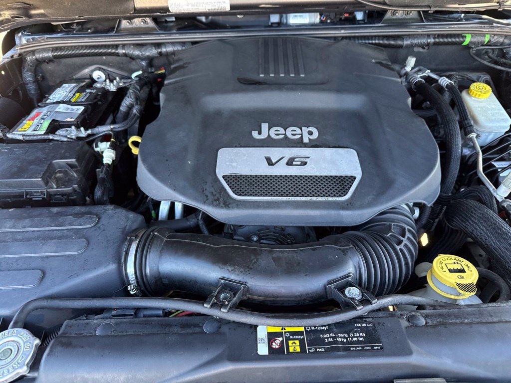Used 2017 Jeep Wrangler Unlimited Sahara w/ Connectivity Group AWD/4WD image 47