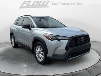 Used 2025 Toyota Corolla Cross LE video 1