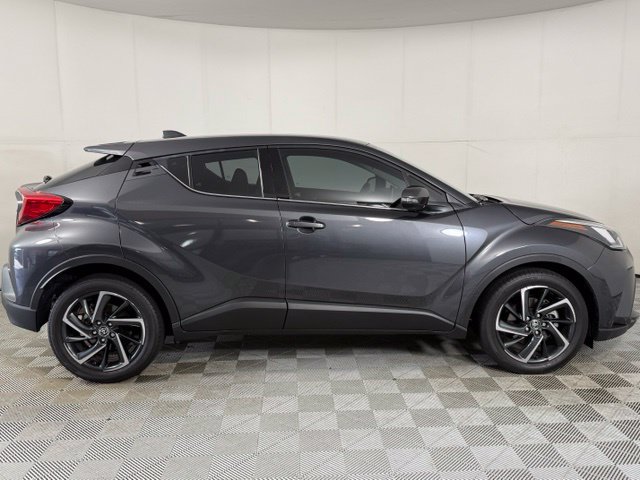 Used 2022 Toyota C-HR Limited FWD image 9