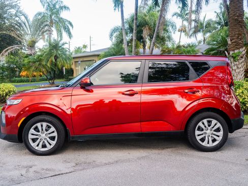 Used 2020 Kia Soul LX image 10