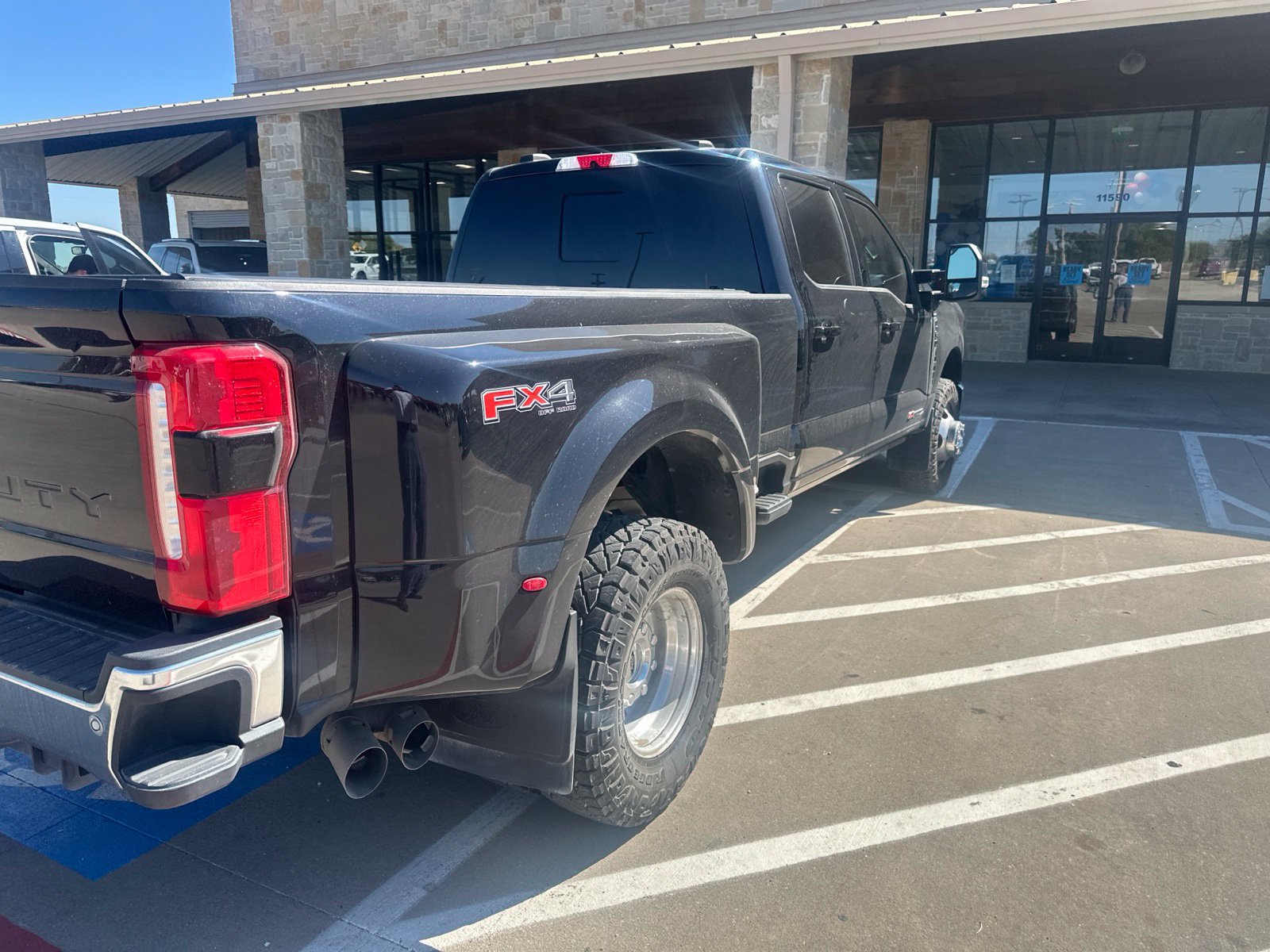 Used 2024 Ford F350 Lariat w/ Lariat Ultimate Package AWD/4WD image 5